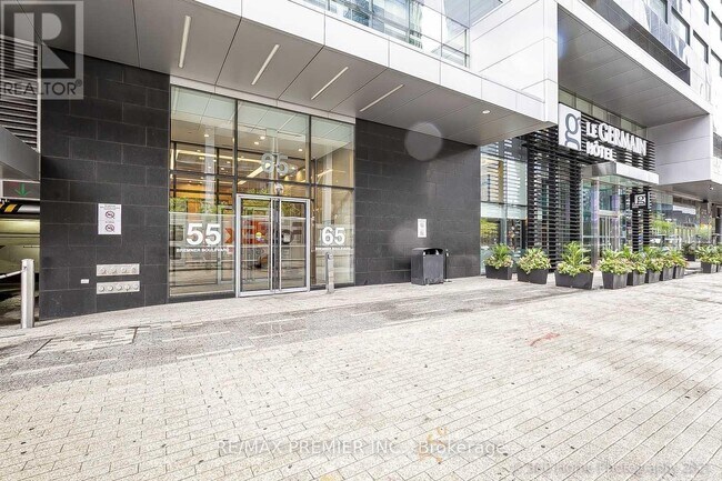 Photo du bâtiment - 65 Bremner Blvd