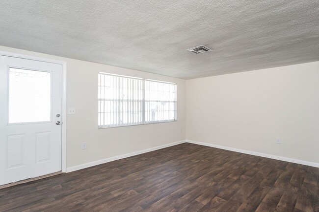 Foto del edificio - Spacious 3/2/1 in Port Richey