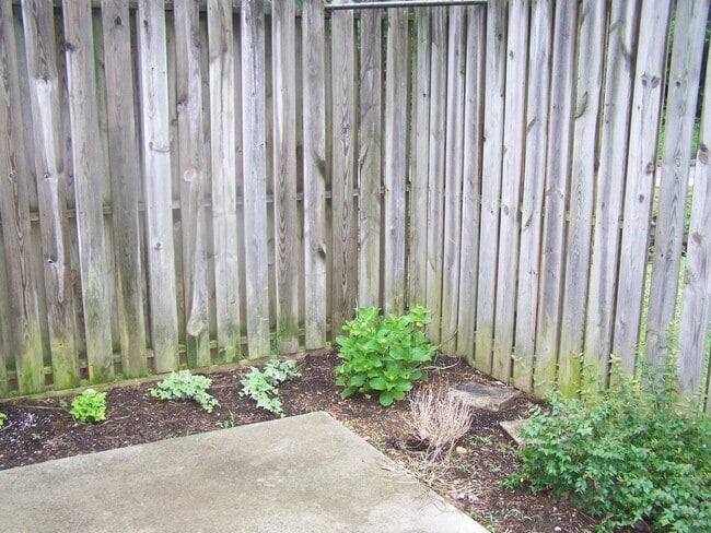 Photo - Charming 2-Bed, 2-Bath Townhouse in NW Kno...