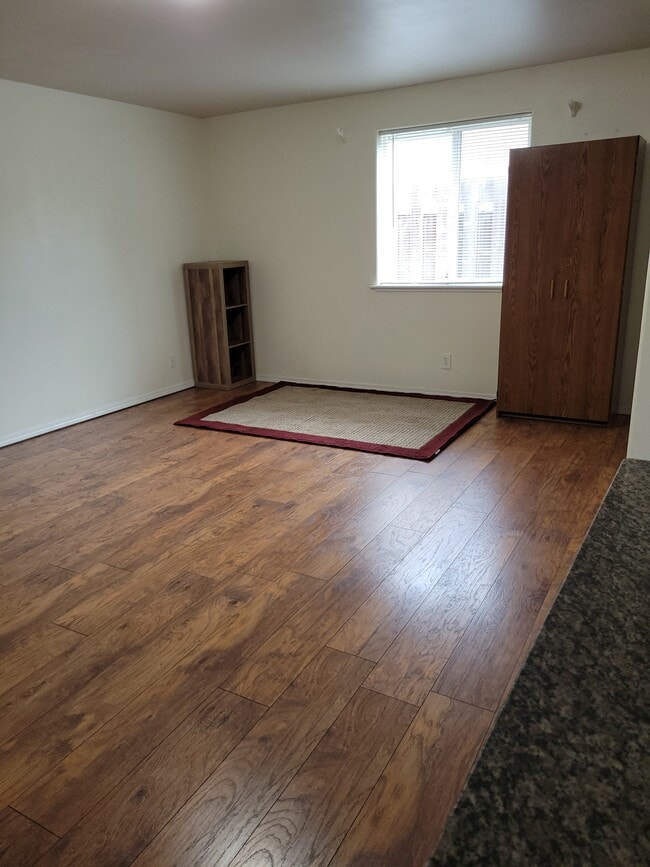 Building Photo - 326 NE Kingwood Pl