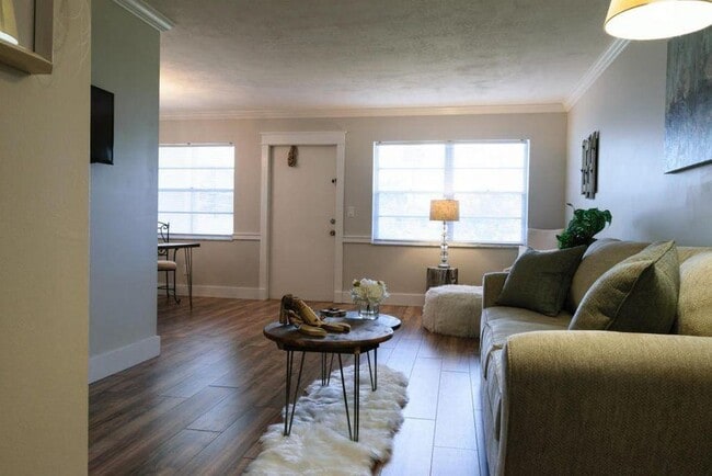 Foto del edificio - 62 Woodland Dr