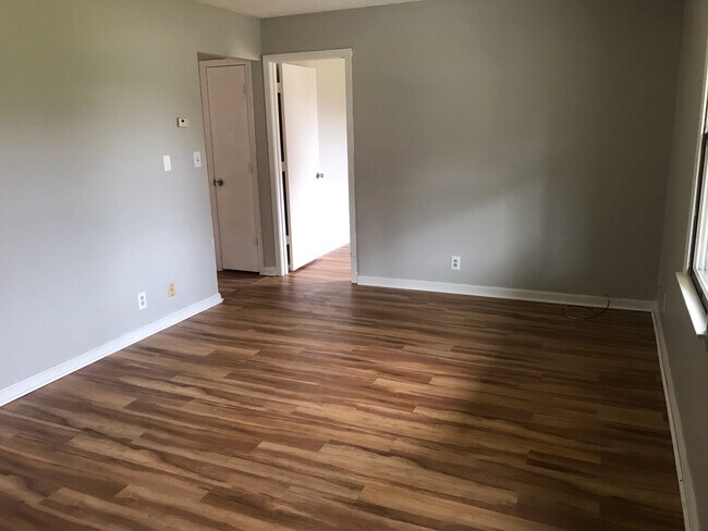 Building Photo - 104 Bluebird Ct