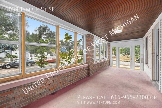 Building Photo - Available Now | 4 Bedroom 1 Bathroom Singl...