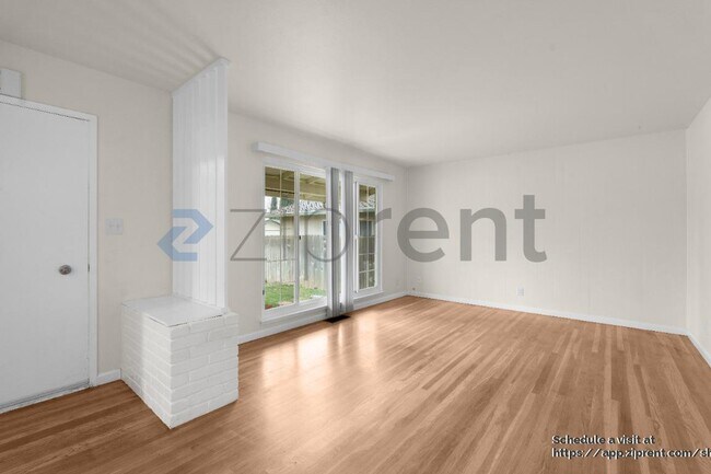 Foto del edificio - 9033 Fashion Dr