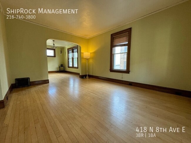 Building Photo - 418 N 8th Ave E