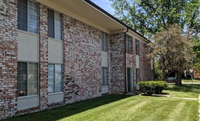 Building Photo - Bellagio West Living I