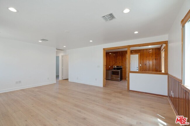 Foto del edificio - 42104 6th St