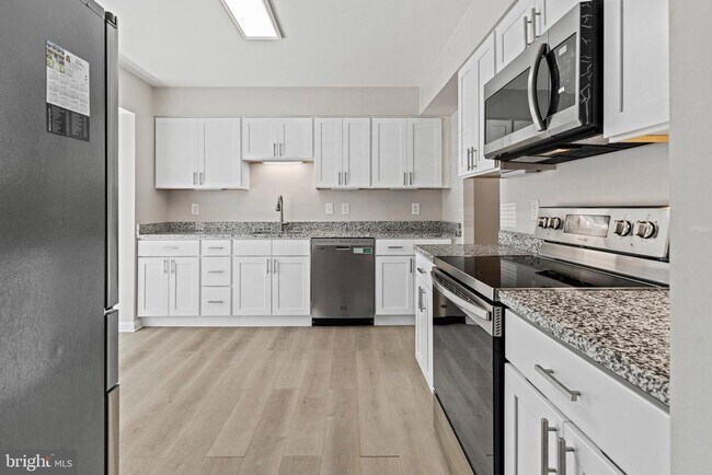Building Photo - 6632 Green Ash Dr
