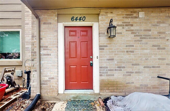 Building Photo - 6440 Kentwick Dr