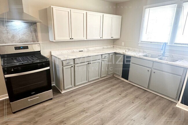 Building Photo - $0 Deposit! 4 Bedroom/1 Bathroom House in ...