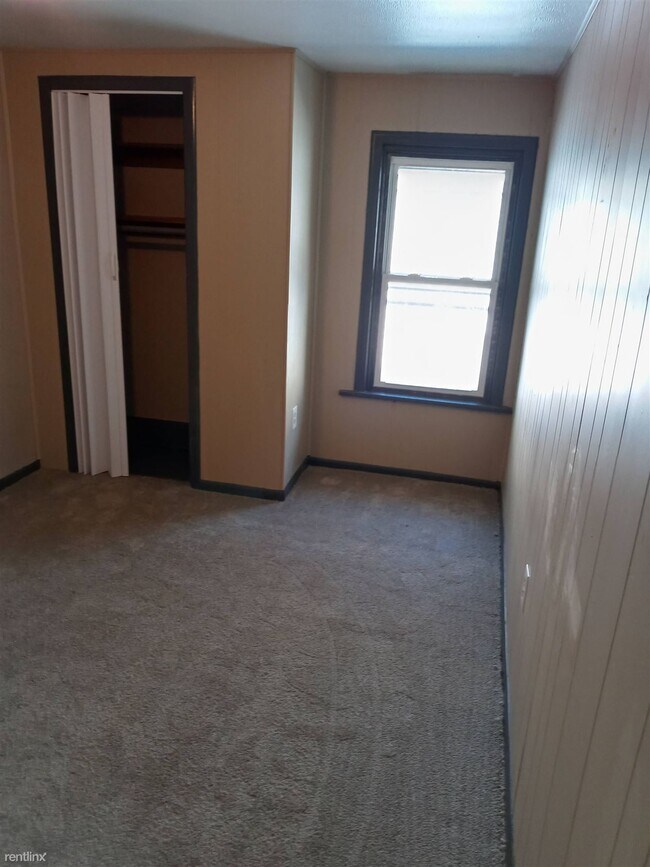 Building Photo - 2 br, 1 bath House - 421 North Street