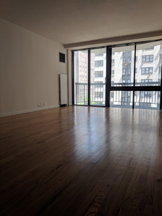 Primary Photo - 360 E 56th St