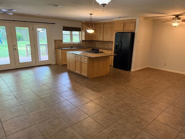 Building Photo - 6805 Sandpiper Dr