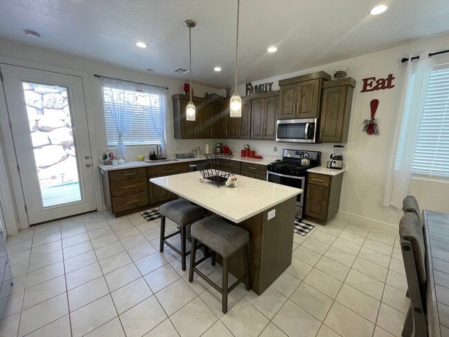 Building Photo - FURNISHED Home in Brio.