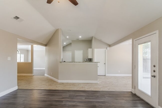 Foto del edificio - 912 Blewitt Dr