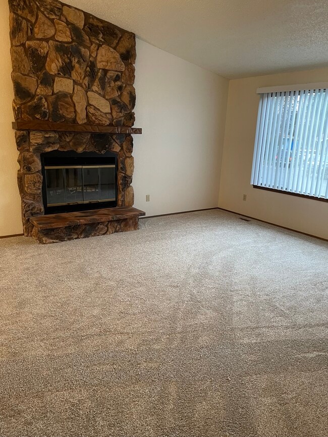 Building Photo - 711 11th St NE