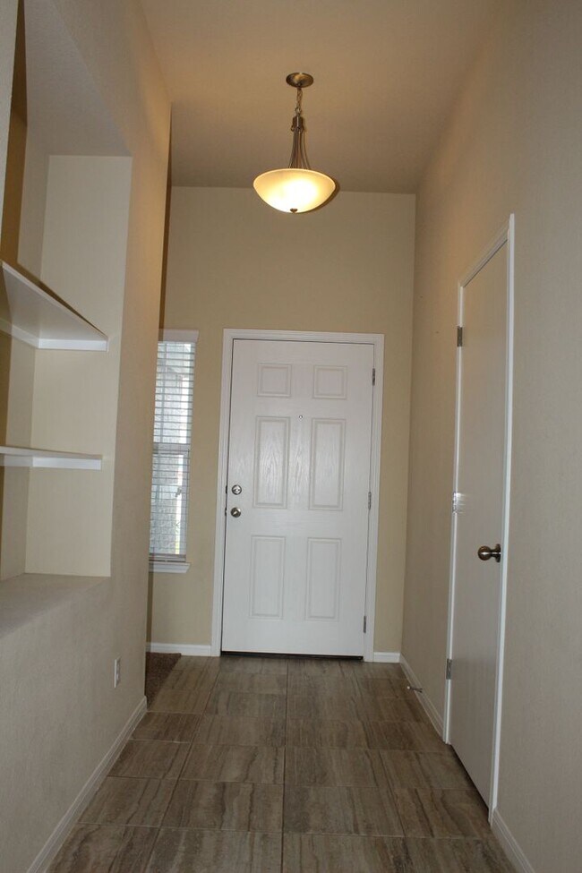 Foto del edificio - ALMOST NEW, CUTE 3 BEDROOM, 2 BATH