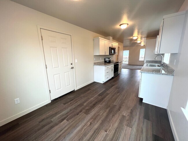 Building Photo - 221 Dano Dr