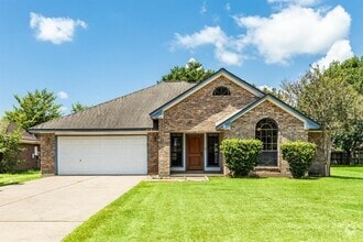 Building Photo - 114 Bumelia St