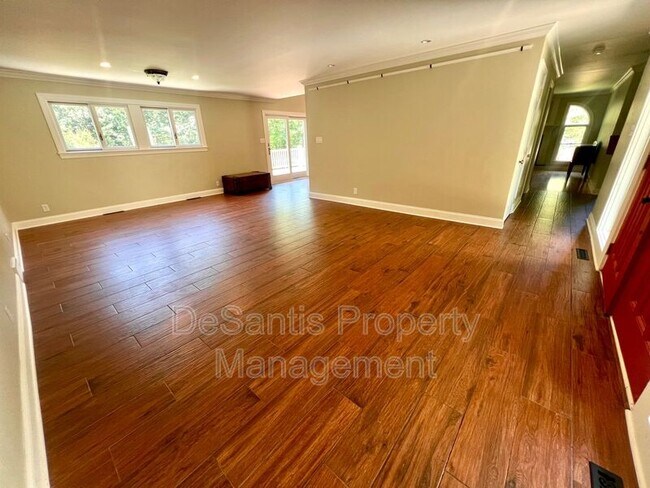 Foto del edificio - 136 Wiegand Dr