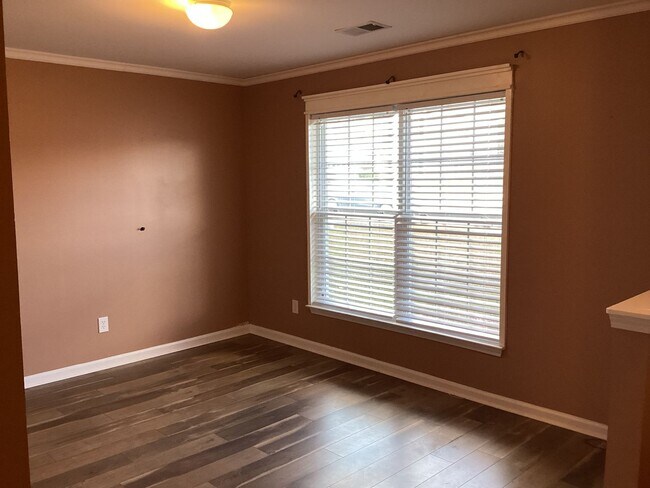 Foto del edificio - Outstanding Four Bedroom Home Approximately Ten Minutes Away from Ft. Jackson!