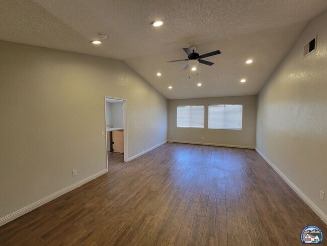 Foto del edificio - 861 W Legion Rd
