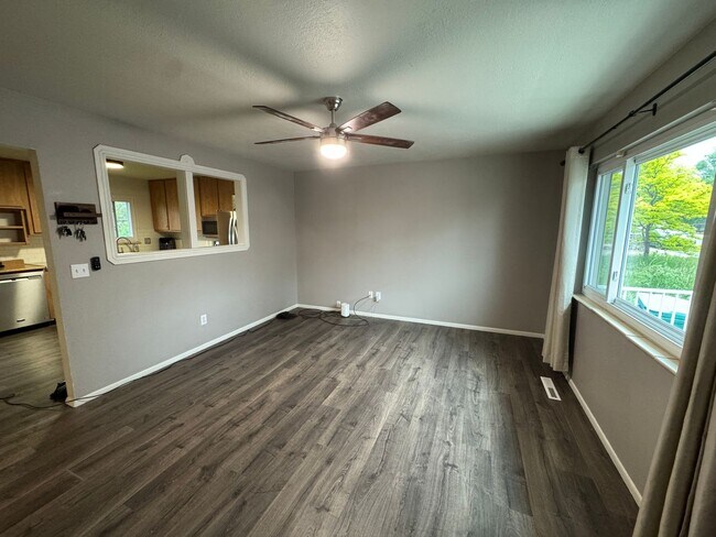 Foto del edificio - Charming 4-Bedroom Ranch with Office, Moun...