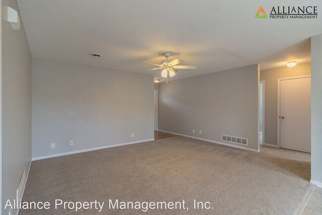 Foto del edificio - 3 br, 2 bath House - 502 Stone Pointe Dr.