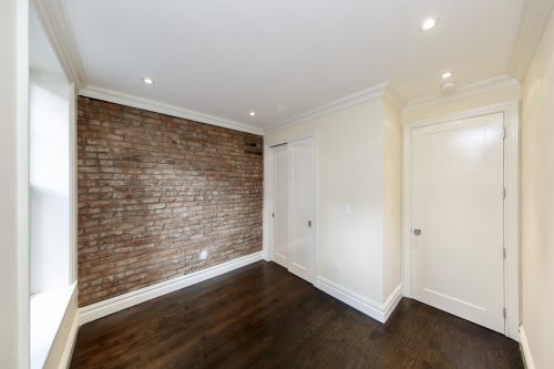 Foto del edificio - 240 10th Ave