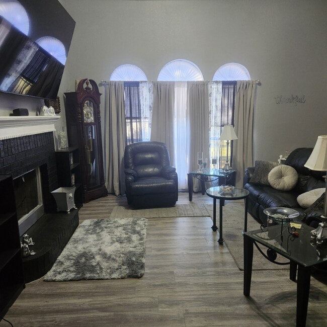 Foto del edificio - 1447 N Boston Ave