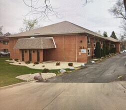 Building Photo - 318 W Naperville Rd