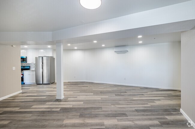 2 habitaciones, 1 baño - 950 pies cuadrados - Sala de estar - Maya Apartments