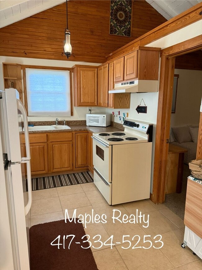 Building Photo - Single Bedroom Home in Rockaway Beach