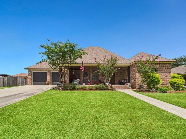 Foto del edificio - Nestled in the desirable Quail Hollow Subdivision