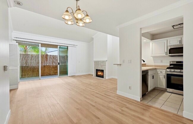 Building Photo - 5325 Newcastle Ave