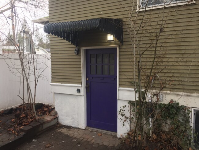 Building Photo - 701 E 10th Ave