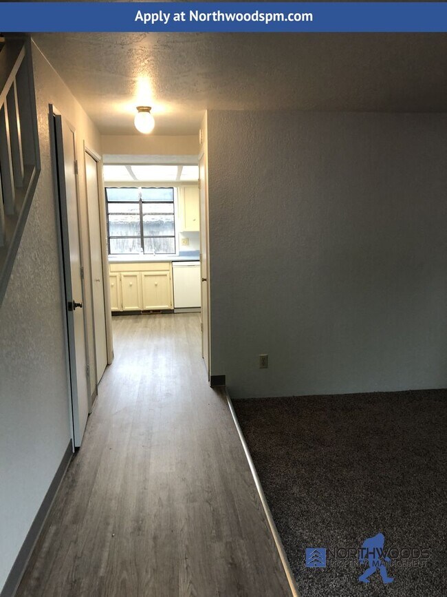 Building Photo - Nice 2 Story 3 Bedroomd 2 Bathrooms-Townhome