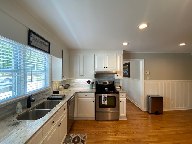 Building Photo - 1212 Strathmore Cir NW