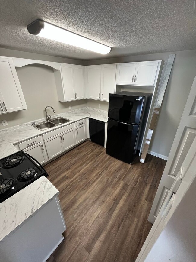 Building Photo - 807 Ash St Ext