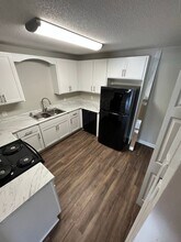 Building Photo - 807 Ash St Ext