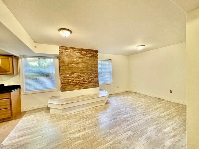 Building Photo - 333 G St