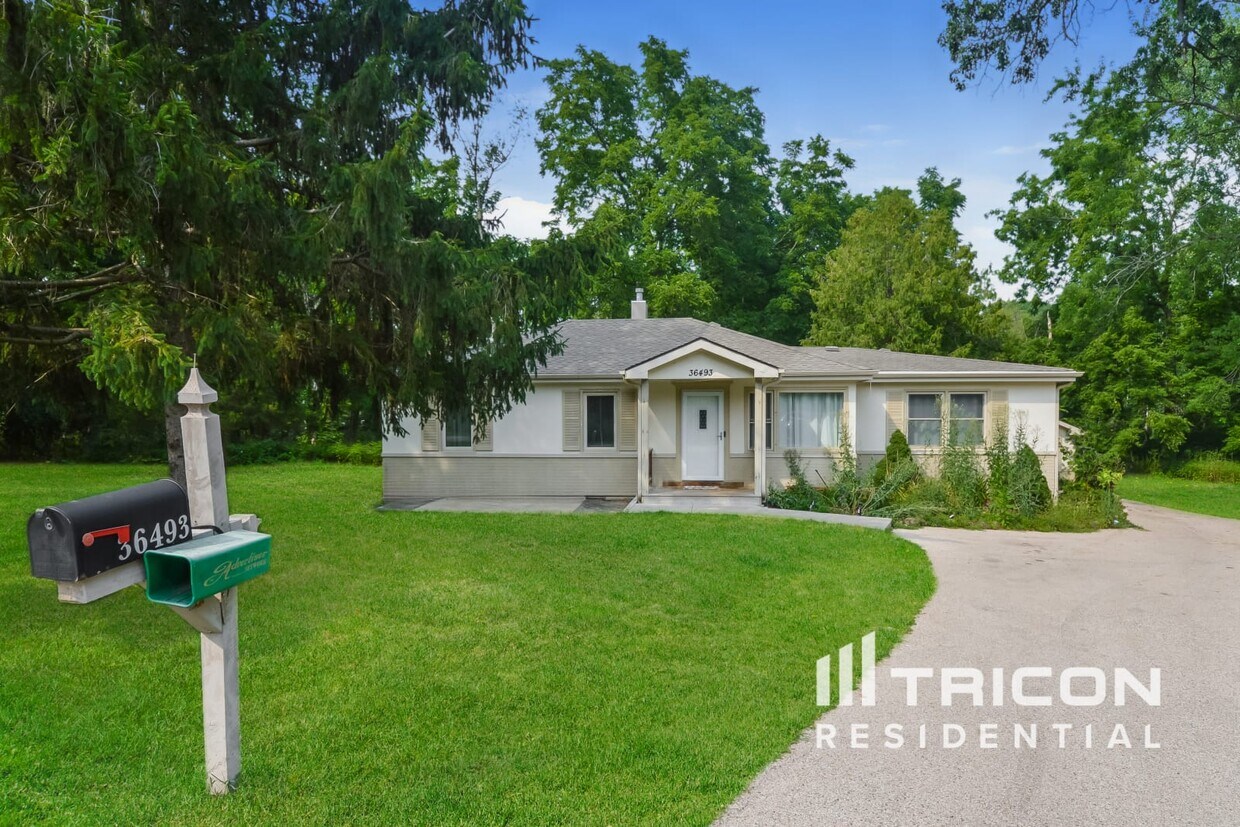 Foto principal - 36493 N Hawthorne Ln