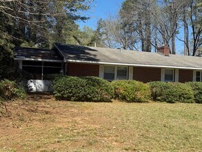 Building Photo - 105-107 Woodland Dr
