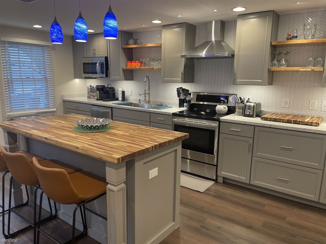 Foto principal - 2 br, 1.5 bath Duplex - 60 Rugg Road A