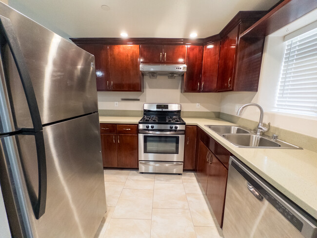 Kitchen - 948 N Beaudry Ave