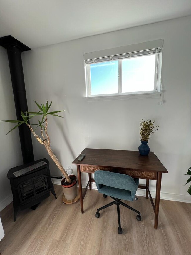 Living Space: Work Area - 562 42nd Ave