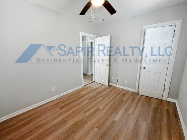 Building Photo - 2847 Belvedere Ln