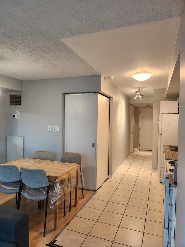 Building Photo - 230 Queens’ Quay West  - Fully Furnished 1...