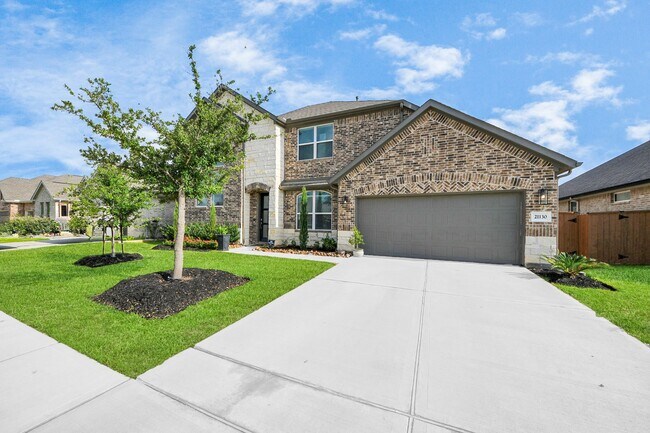 Building Photo - 21130 Almaco Dr