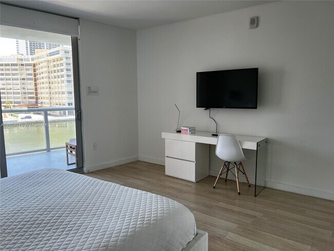Foto del edificio - 2600 E Hallandale Beach Blvd